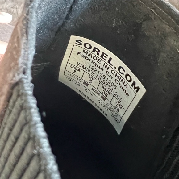 Sorel wedged boots size 7. Never worn. - Picture 8 of 8